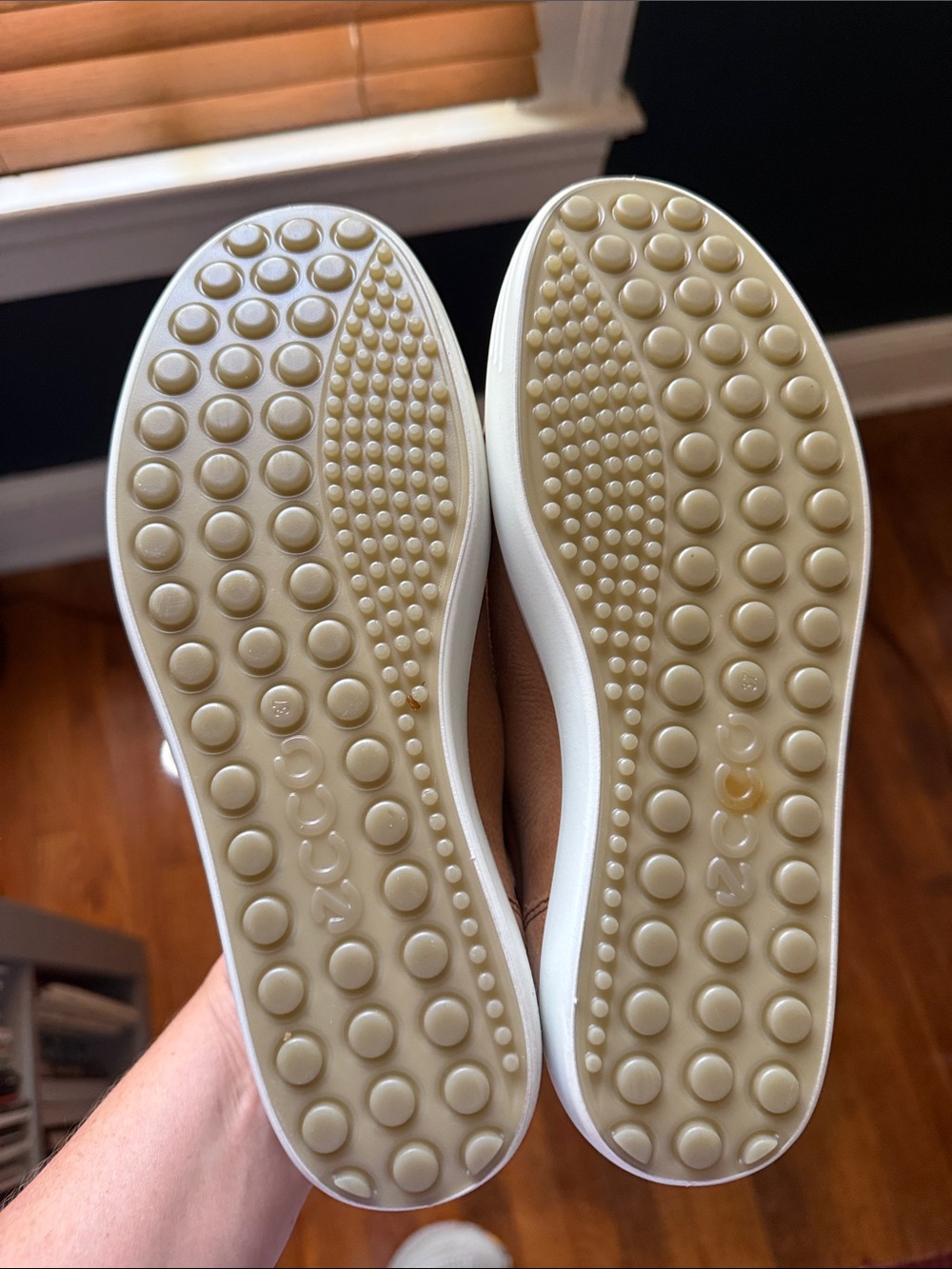 Ecco women’s Leather Sneakers in Tan with White Sole - Picture 4 of 4